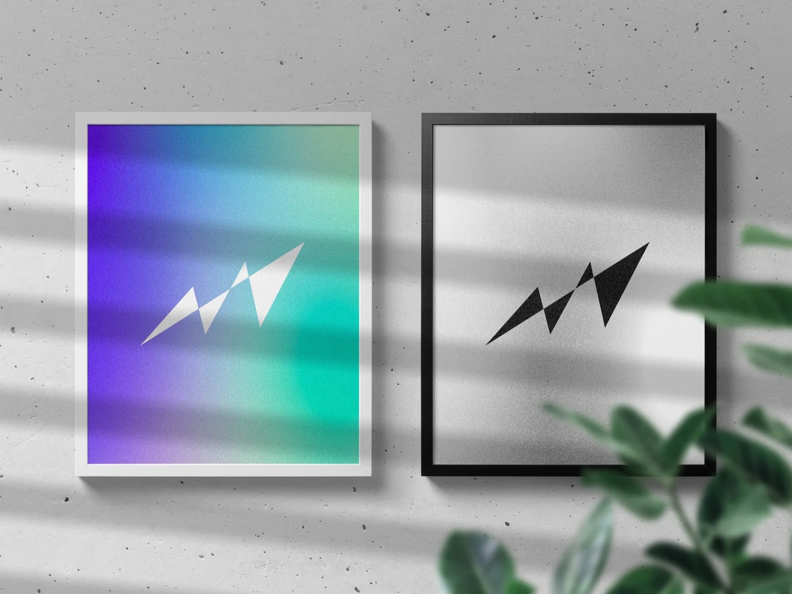 Zwei Plakate an einer Wand, eines mit Farbverlauf — Index Fonds Center, Corporate Design